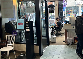 Sub Tech Repairs - Montreal, QC Réparation De Téléphone Portable - Business Interior Image