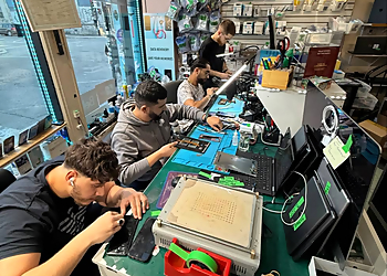 Sub Tech Repairs Sub Tech Repairs - Montreal, QC Réparation De Téléphone Portable - Workplace Image