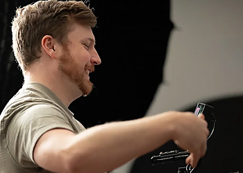 Sun Reel Media and Marketing - Red Deer, AB Vidéastes - Videographer at Work Image