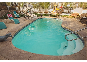 Edmonton pool service Sunny Beach Pools Inc.