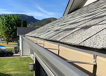 Kelowna gutter cleaner SurroundZ Seamless Eavestroughs Inc.