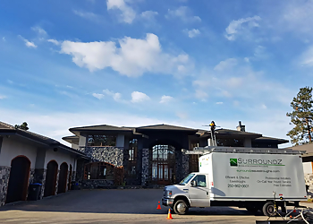 SurroundZ Seamless Eavestroughs Inc. Kelowna gutter cleaner SurroundZ Seamless Eavestroughs Inc.