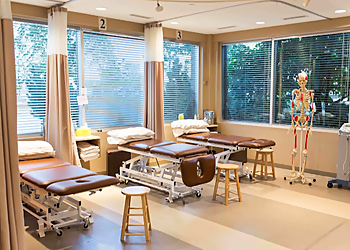 Susanne Robson, BMR-PT - PRAIRIE TRAIL PHYSIOTHERAPY & SPORTS INJURY CLINIC - Winnipeg, MB Physiothérapie - Clinic Interior Image