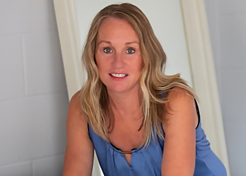 Suzanne Robichaud - North Vancouver, BC Hypnothérapie - Doctor Portrait Image