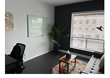 Oakville therapist Tej Neringer, RP - PIVOTAL COUNSELING