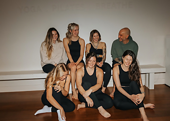 The Bright Side Studio - Waterloo, ON Cours de yoga - Team Image