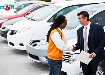 The Car Club East - Ottawa, ON Concessionnaires de voiture D'occasion - Customer and Salesperson Image