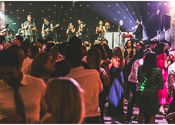 Montreal Entreprises De Divertissement The Directors Showband