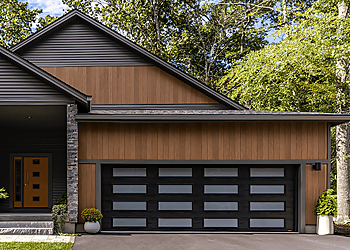 The Door Company (TDC) - Ottawa, ON Réparations De Portes De Garage - Field Work Image