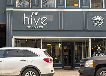 Sarnia Salons de tatouage The Hive Tattoo & Co.
