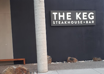 Kelowna Restaurants de steak The Keg Steakhouse + Bar Kelowna