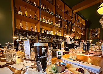 The King Hall - Sherbrooke, QC Sports Bars - Beverage Image