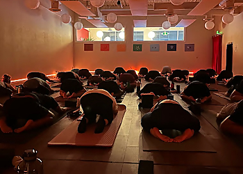The Lineage - Mississauga, ON Cours de yoga - Training Image