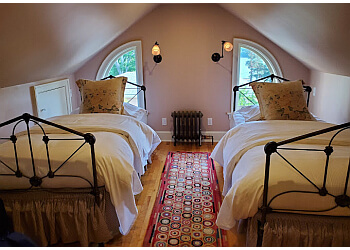 Halifax bed and breakfast The Pebble