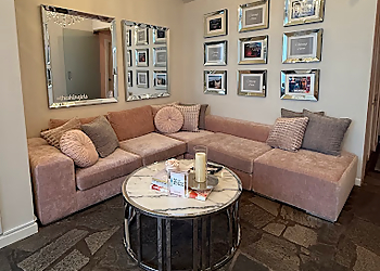 The Skin Girls - Vancouver, BC Spa Médical - Waiting Room