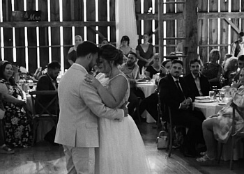 Mississauga videographer Thomas & Bella Videography