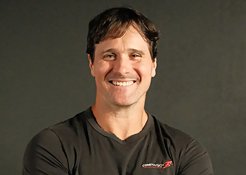 Tom Swales, PT - COMPHYSIO+ PERFORMANCE WELLNESS - Barrie, ON Physiothérapie - Doctor Portrait Image