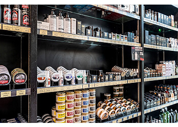 Winnipeg Barbiers Tommy Gun's Original Barbershop