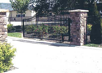 Kelowna fencing contractor Tri-West Fence & Gate Ltd. image 1