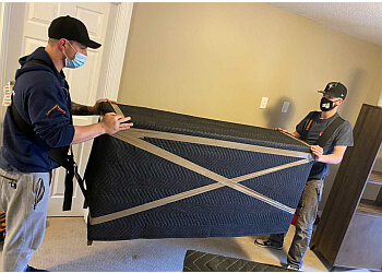 Two Small Men with Big Hearts Moving Co. - Lethbridge, AB Déménageurs - Service Team Image