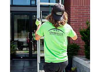 North Vancouver window cleaner Umbrella Property Services