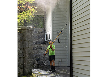 North Vancouver window cleaner Umbrella Property Services
