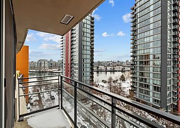 Vancouver Agents Immobiliers Place Real Estate Team - OAKWYN REALTY