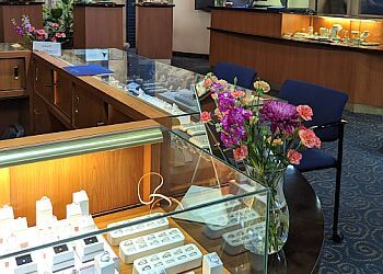 Winnipeg jewelry Vandenbergs Fine Jewellery