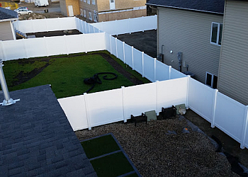 Saskatoon Entrepreneurs En Clôtures Vinyl Guys Fence & Deck Ltd.
