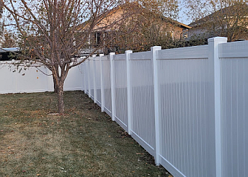 Saskatoon Fencing Contractors Vinyl Guys Fence & Deck LTD image 1