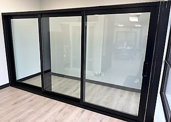 Vinyl Light Windows & Doors - Toronto, ON Fabricants de Fenêtres et portes