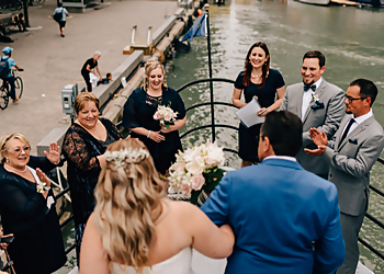 Weddings with Lori - St Catharines, ON Célébrants De Mariage - Wedding Ceremony Image