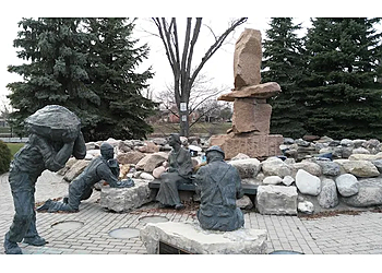 Welland Repères Welland Canal Memorial Monument