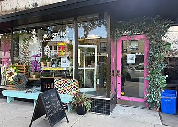 Westdale Florist - Hamilton, ON Fleuristes - Business Exterior Image