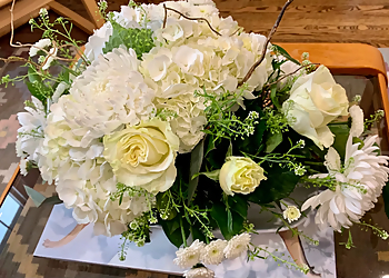 Westdale Florist Westdale Florist - Hamilton, ON Fleuristes - Design Image