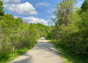 Toronto hiking trail Wilket Creek Park