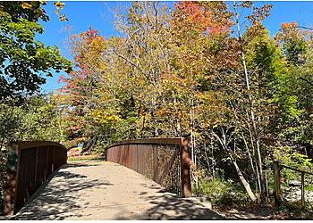 Toronto hiking trail Wilket Creek Park