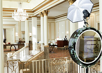 Surrey photo booth company Wonder Booth