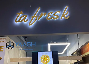 Yaash - Aurora, ON Magasins de enseignes - Outdoor Work Image
