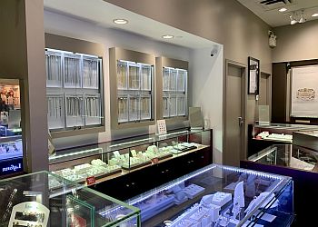 Cambridge jewelry Yang's Jewellery Ltd.