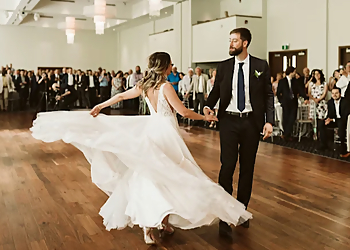 Yourweddingdance.ca - Toronto, ON Wedding Dance Choreography - Couple Dancing Image