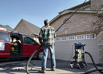 Oakville window cleaner Advaughntage Window & Gutter Cleaning