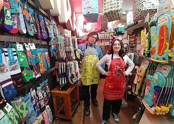 Montreal Boutiques De Cadeaux kitschÀ l'Os... ou pas