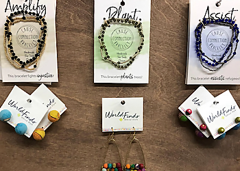 St Catharines Boutiques De Cadeaux {pocket}CHANGE