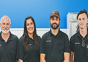 Électro-Frigo Inc. - Longueuil, QC Appliance Repair Services - Team Working Image