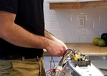 Électro-Frigo Inc. - Longueuil, QC Appliance Repair Services - Repair Process Image