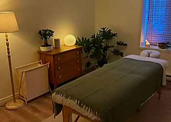 ÔM Masso - Quebec, QC Massage Therapy - Treatment Room Image